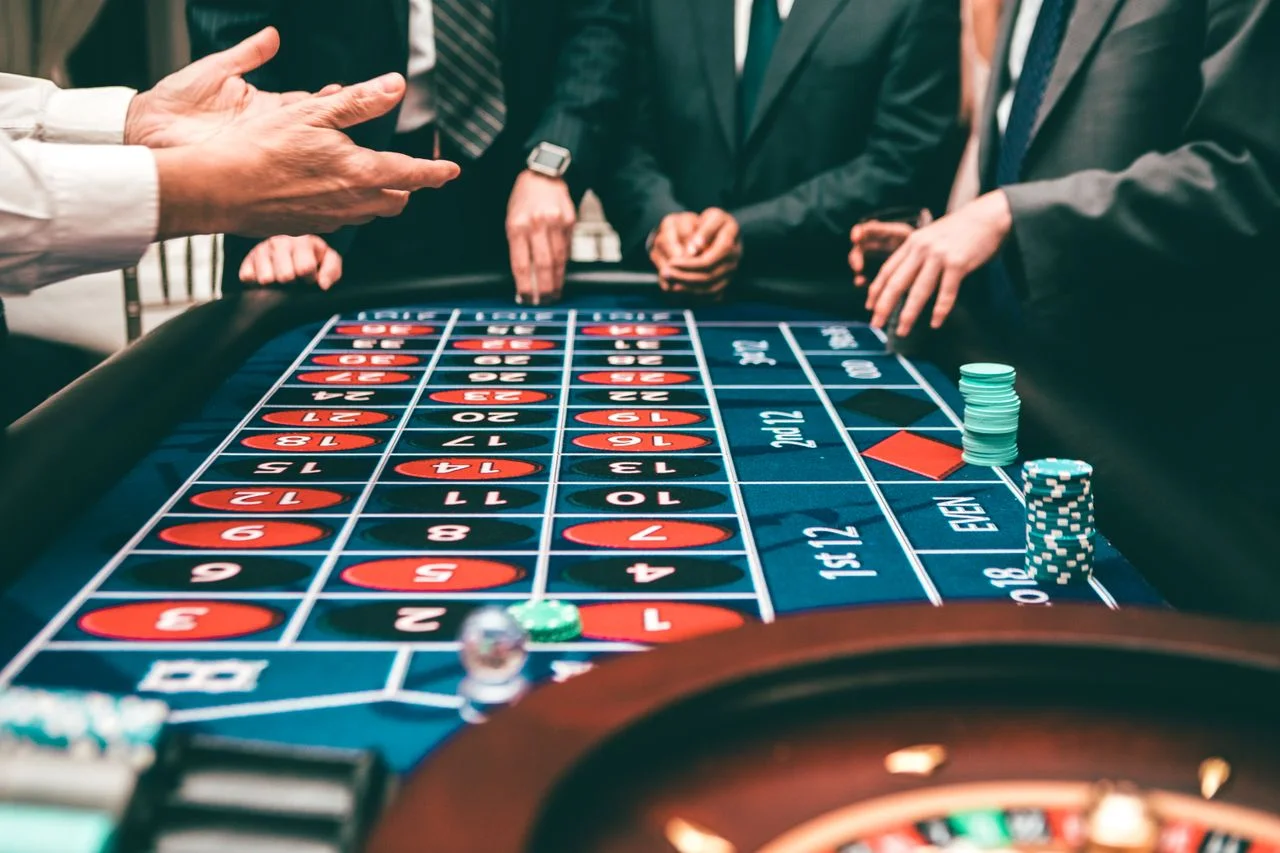 Hỗ trợ xác minh tài khoản và chọn sảnh game an toàn